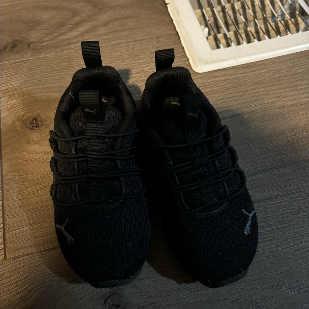 Toddler size 7 puma sneakers